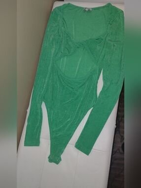 Sheer Shimmery Twist-Front Long Sleeve Bodysuit Size 8 by Beginning Boutique EUC